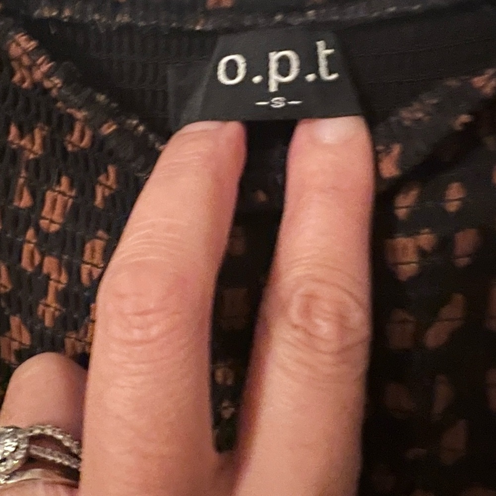 O.P.T. dress size small

Has a high slit 

Worn a few times, in great condition - Picture 2 of 4